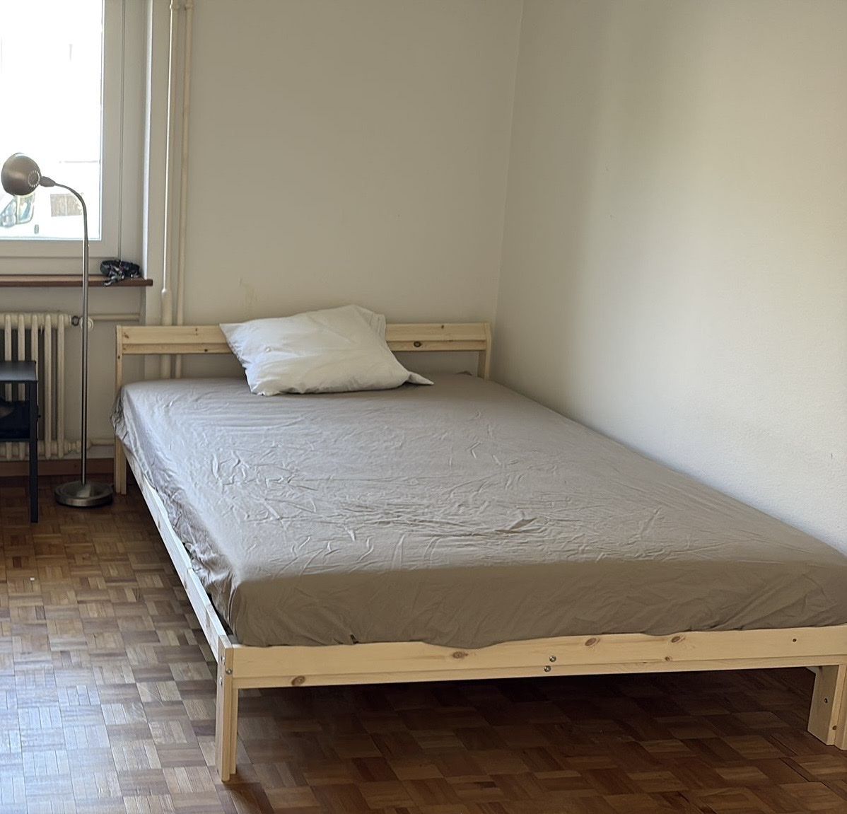 Lits: Bed Frame pine 140x200 cm – D'occasion à Zürich par con_9yf2