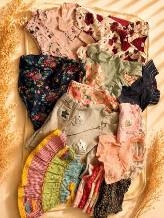 Kinderkleidung Set Blumenmuster und Sterne used