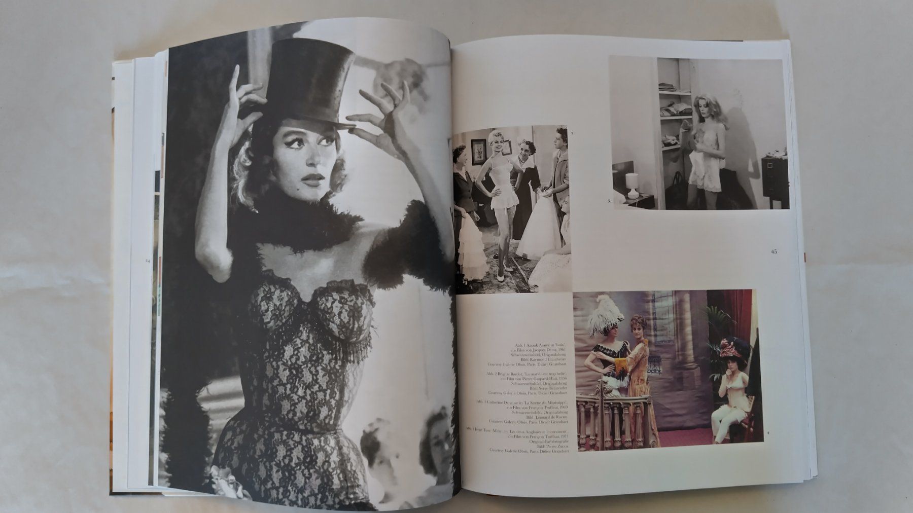Libri: Secrets - Einblicke in das Reich der Dessous / Buch 2008 – Usato da Bellach venduto da JingleJerry 9
