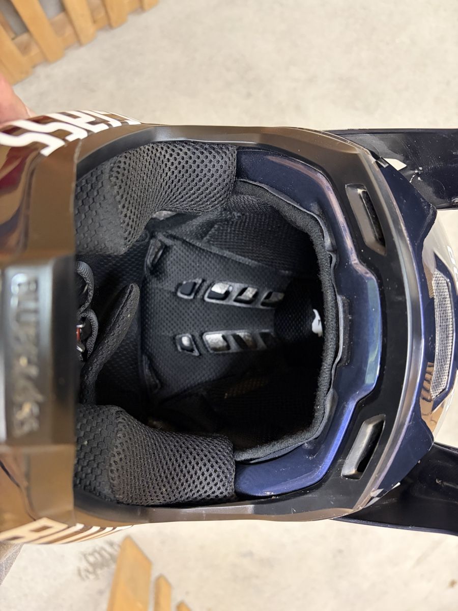 Helme: Bluegrass Legits Carbon MIPS Helm in deep purple Gr M – Gebraucht aus Niederrohrdorf von k.schaffner 5