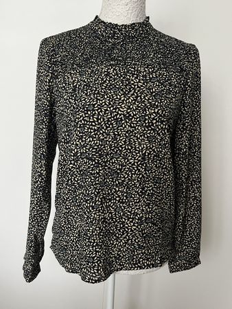 Hübsche langarm Bluse Shirt Floral schwarz wie neu Grösse 34