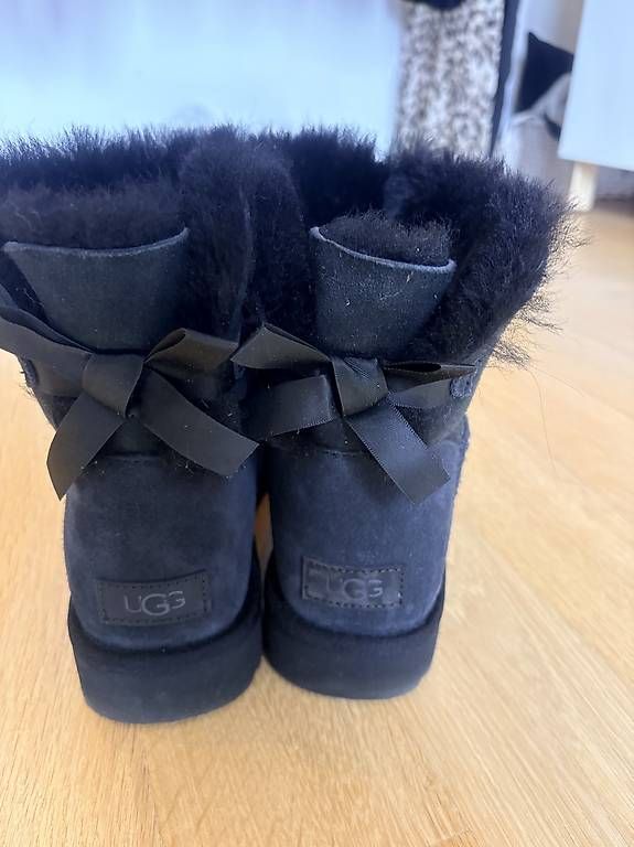Damenschuhe: UGG Mini noires  – Gebraucht aus Chardonne von any_yq5q 1