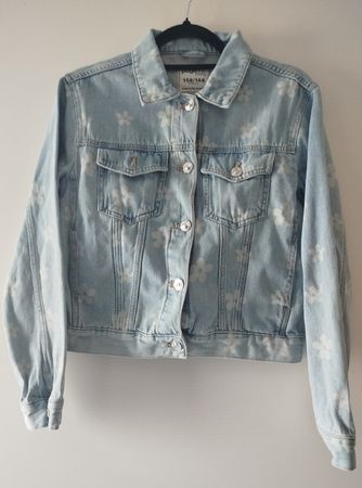 Tolle helle Jeansjacke mit Blümchen 158/164
