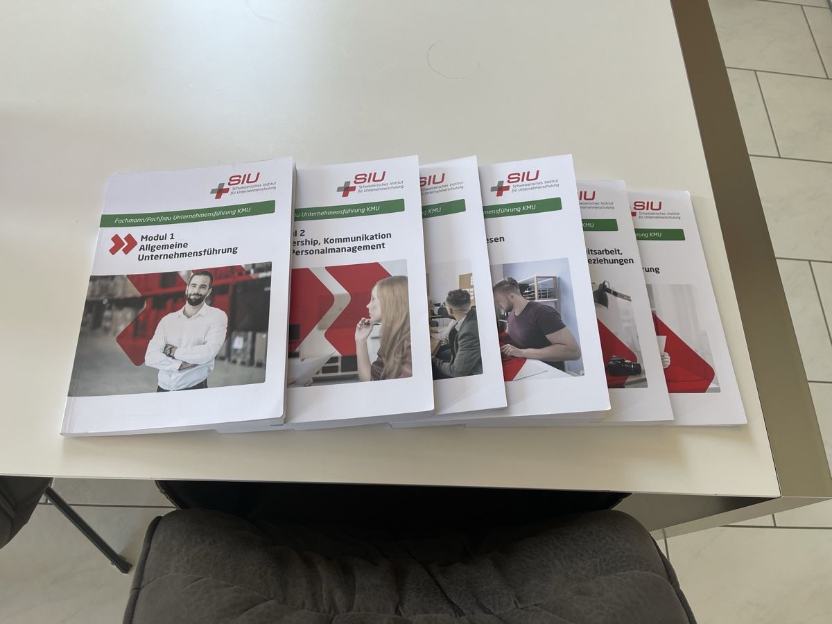 Libri: SIU KMU Lehrmittel: Module 1-6, gut erhalten – Usato da Herzogenbuchsee venduto da mmmhd5