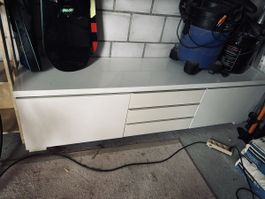 TV-Board weiss mit Schubladen und Klappfach gebraucht