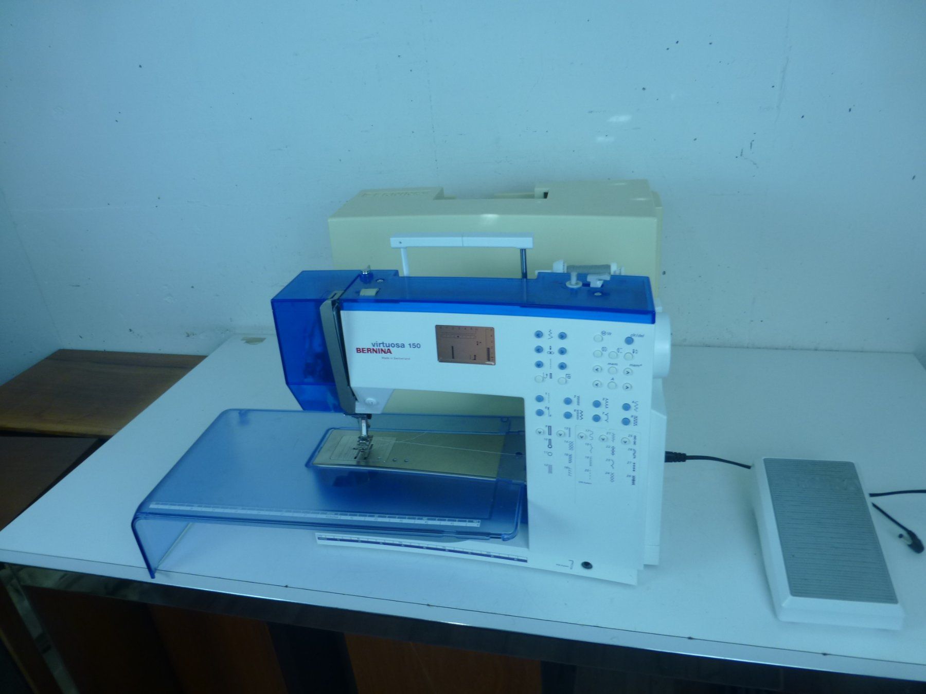 Bernina Macchine da cucire: BERNINA Virtuosa 150 mit Original Koffer – Usato da Fahrweid venduto da ekv 2