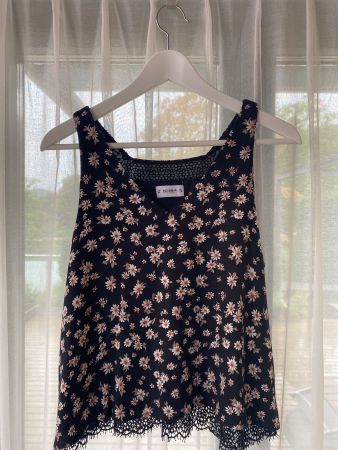 Top mit Blumenmuster von Pull and Bear Gr. M