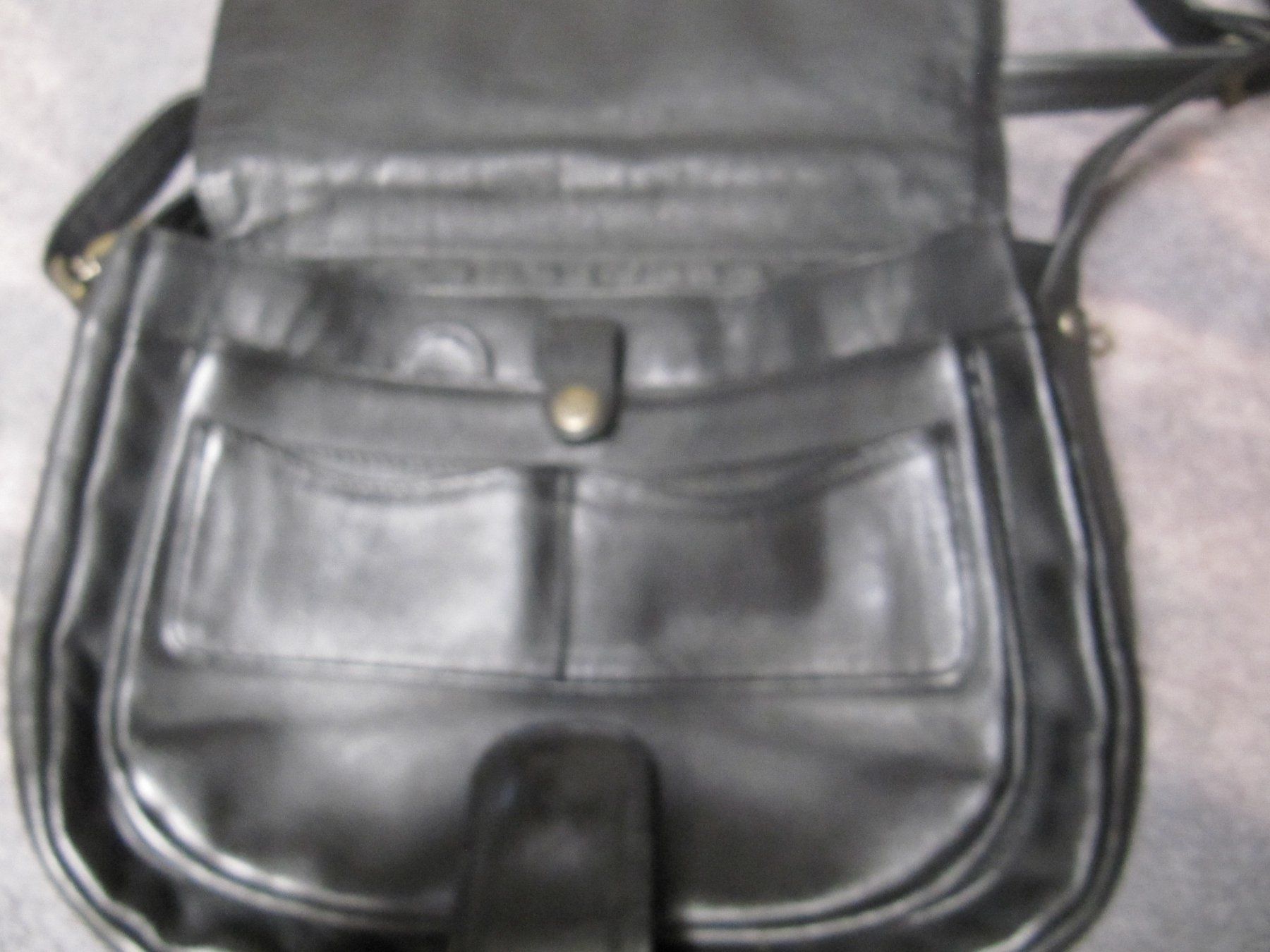 Borse da donna: GREE Ledertasche Schwarz Umhängetasche. – Usato da Selzach venduto da Sennemeitschi11 3