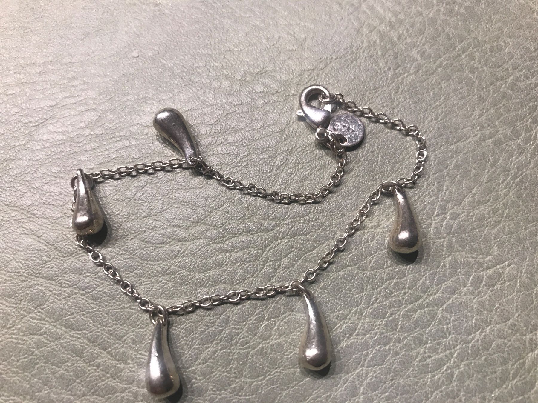 Bracciali & Braccialetti: Silber Armband mit Tropfen Anhänger – Usato da Wettingen venduto da Andres54 1