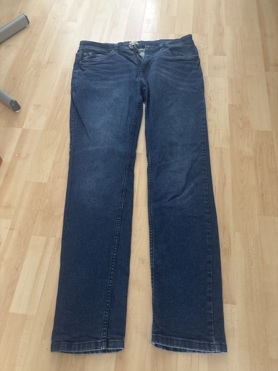 Lotti di vestiti: 4 paar Jeans – Usato da Emmenbrücke venduto da Vicinolago 4