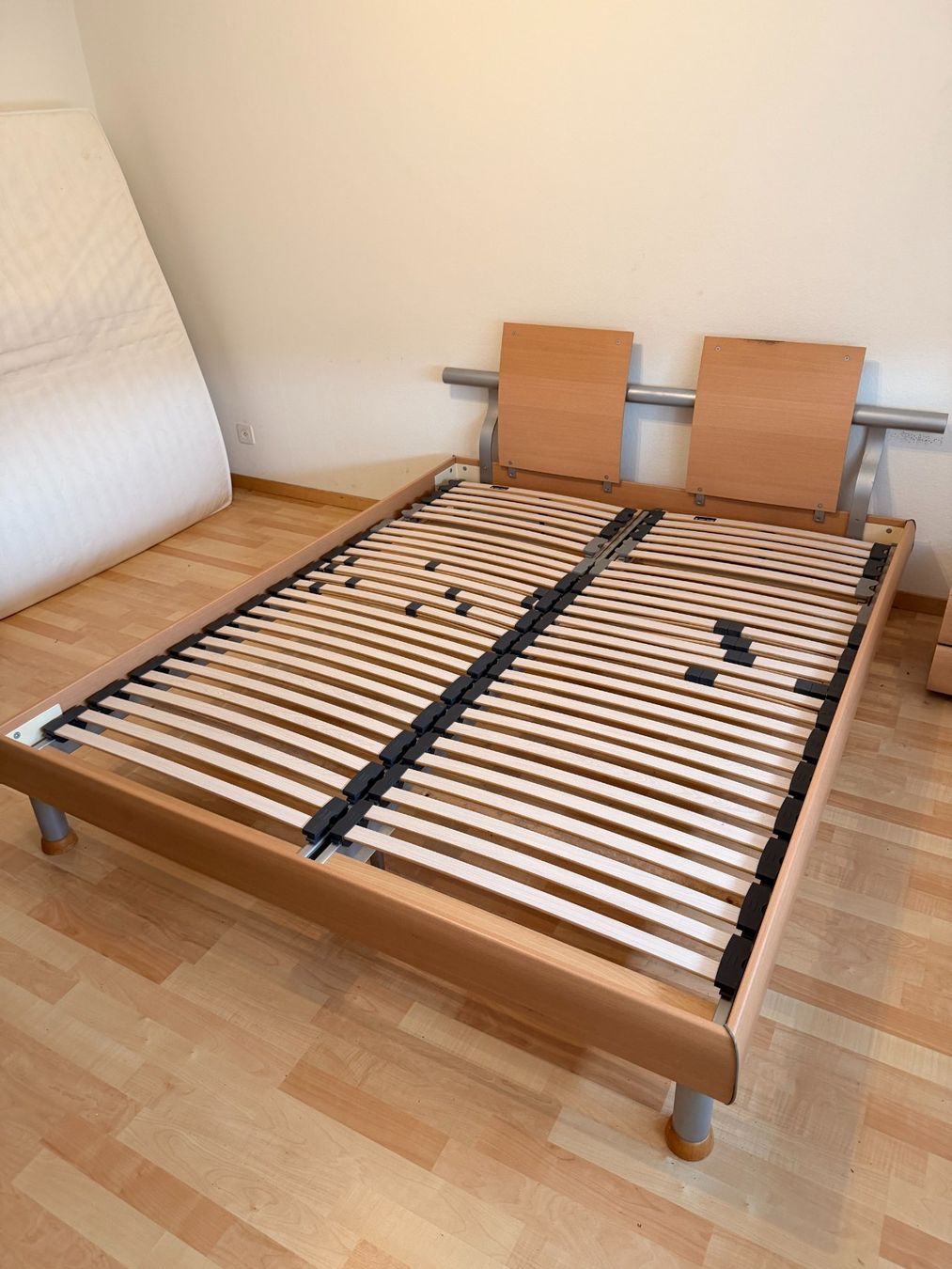 Letti: Doppelbett 1.60 m x 2.00 m – Usato da Laufen venduto da Garage-Straumann 2