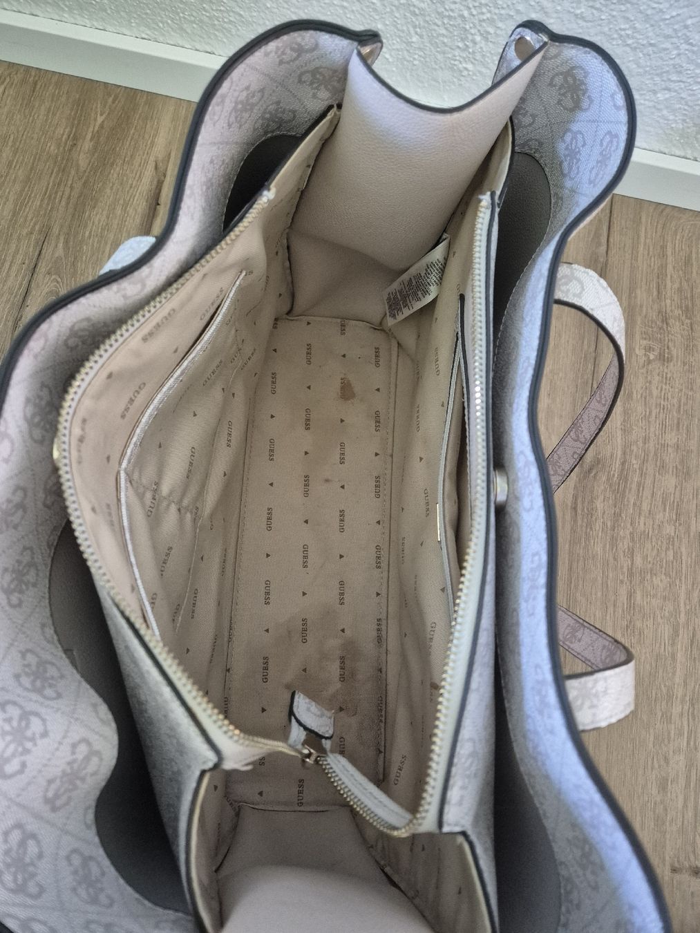 Guess Sacs femmes: Handtasche Guess – D'occasion à Oberriet SG par bae_2kbx 2