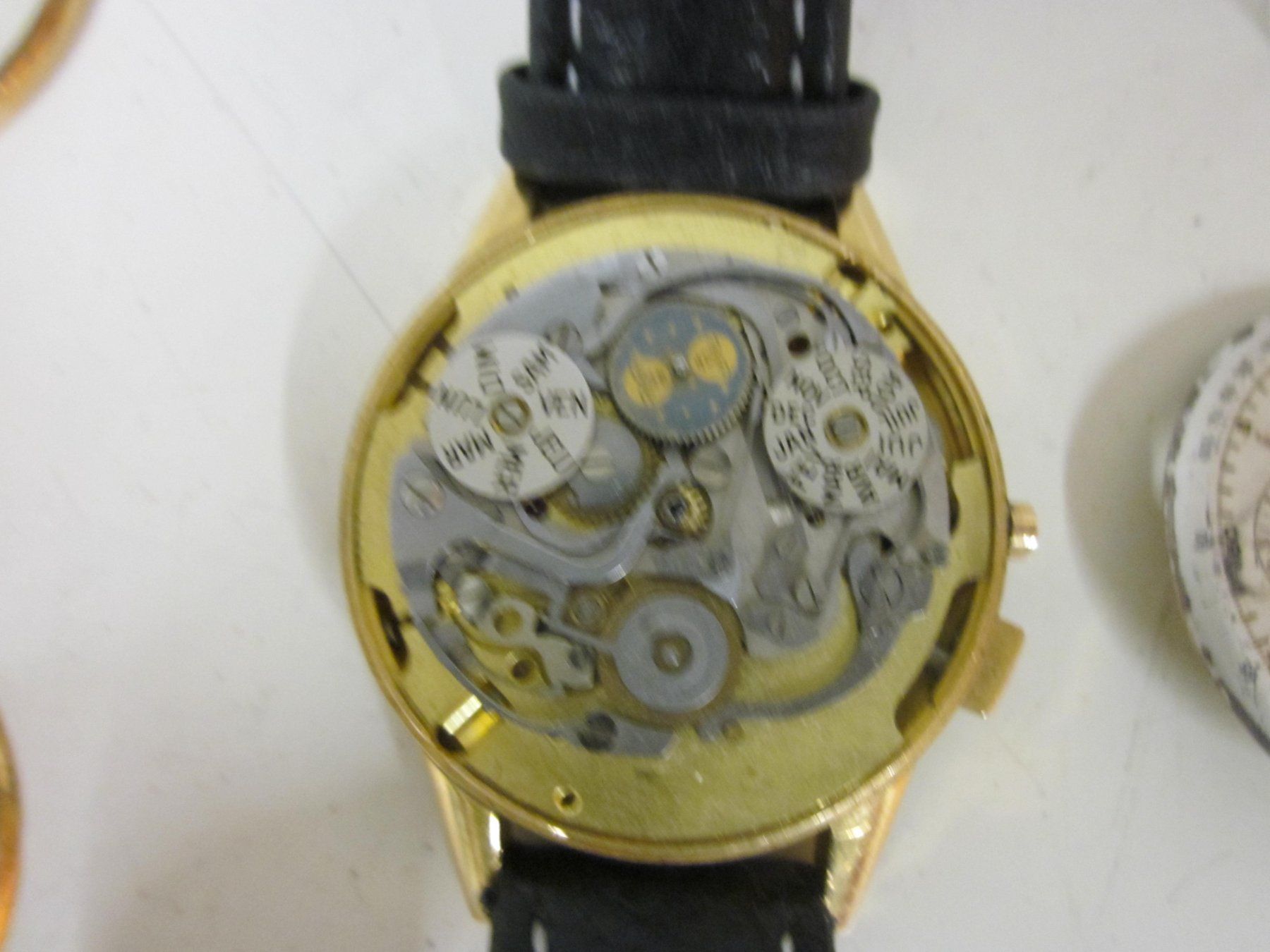 Universal Genève Uhren: UNIVERSAL GENEVE TRI COMPAX OR Chronomètre 1940 Défectueux – Defekt aus Grand-lancy von  1