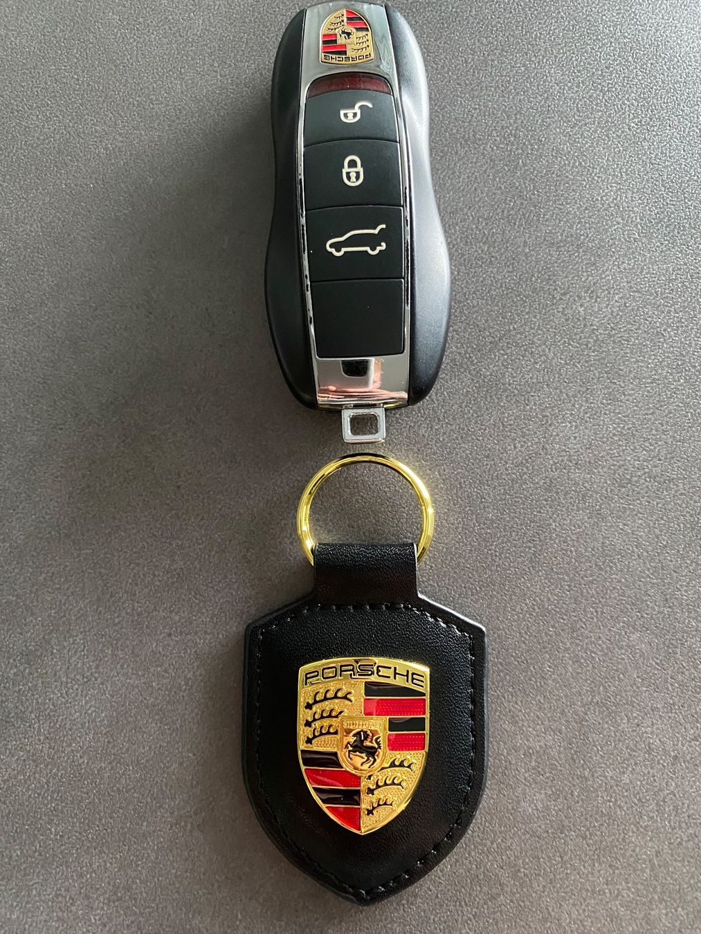 Porsche Portachiavi: Porsche Schlüsselanhänger schwarz – Nuovo (secondo la descrizione) da Volketswil venduto da thegreatest95