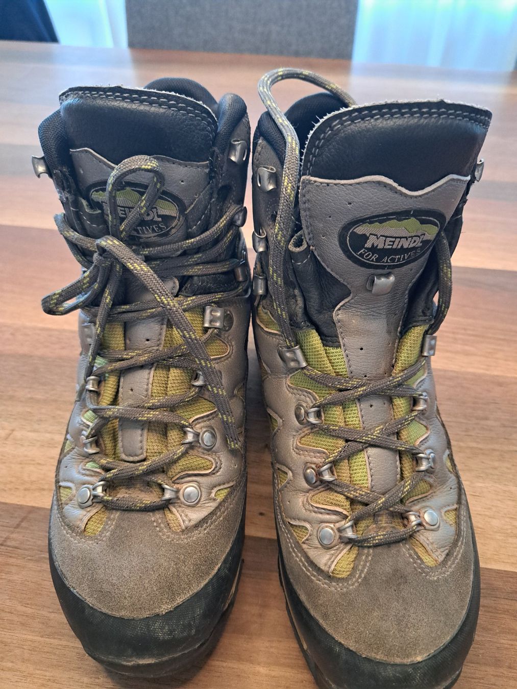 Meindl Chaussures hommes: Wanderschuhe Meindl Gr. 40 – D'occasion à Baar par Bruce37 1