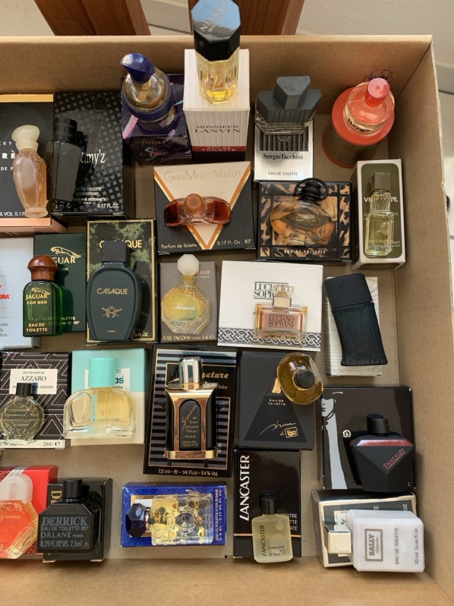Parfum & Eau de Toilette: Parfum Miniaturen – Gebraucht aus Hochdorf von Blume007 1