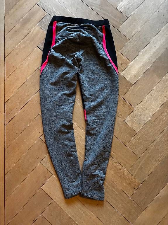 Hosen: Trainingshose Grau-schwarz-pink Gr 164  – Gebraucht aus Thun von Lupinmela 1