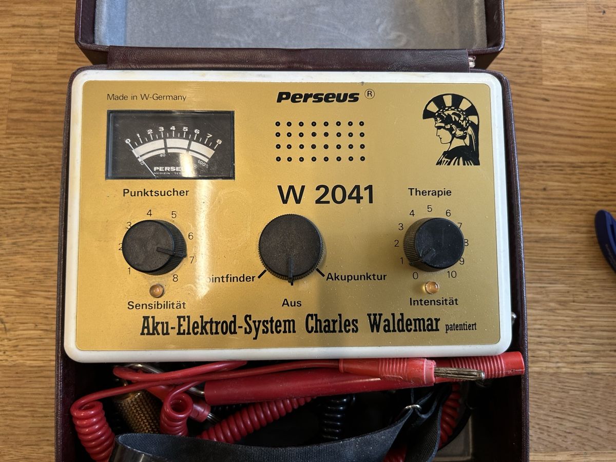 Tutti gli attrezzi: Elektrostimulationsgerät Perseus W 2041 – Usato da Zürich venduto da BashasBrockenhaus