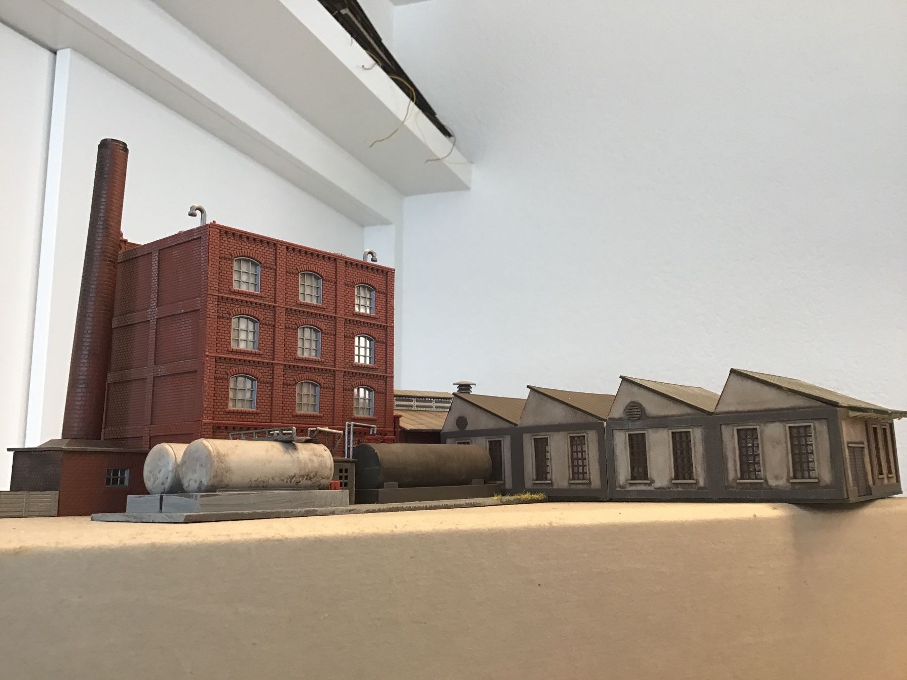 Modellini di ferrovie: SPUR N Fabrik mit Schornstein, GESUPERT – Usato da Männedorf venduto da Spezial-Modelle 2