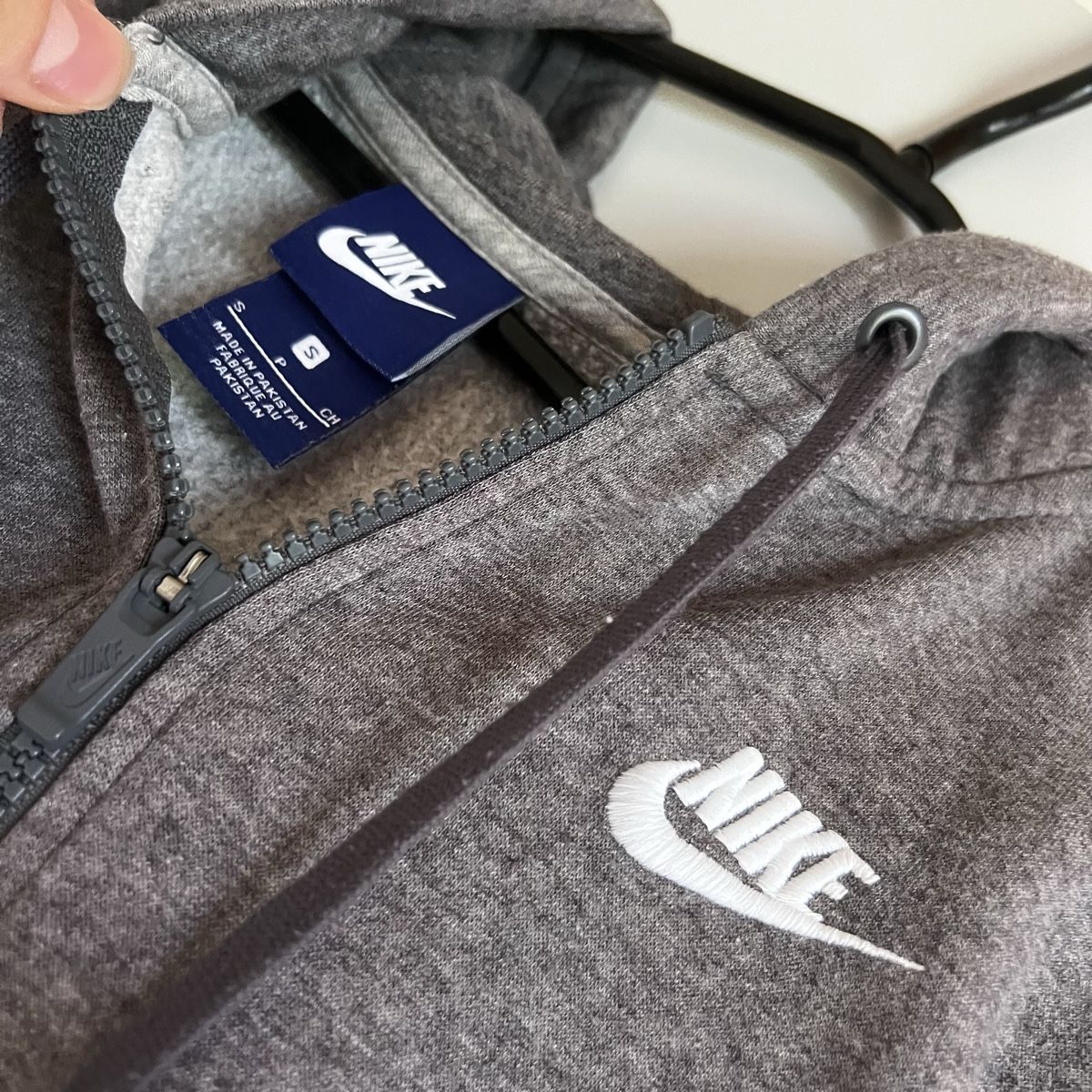 Nike Giacche: Graue Nike Sport Jacke  – Usato da Chur venduto da noe_mh8b 1