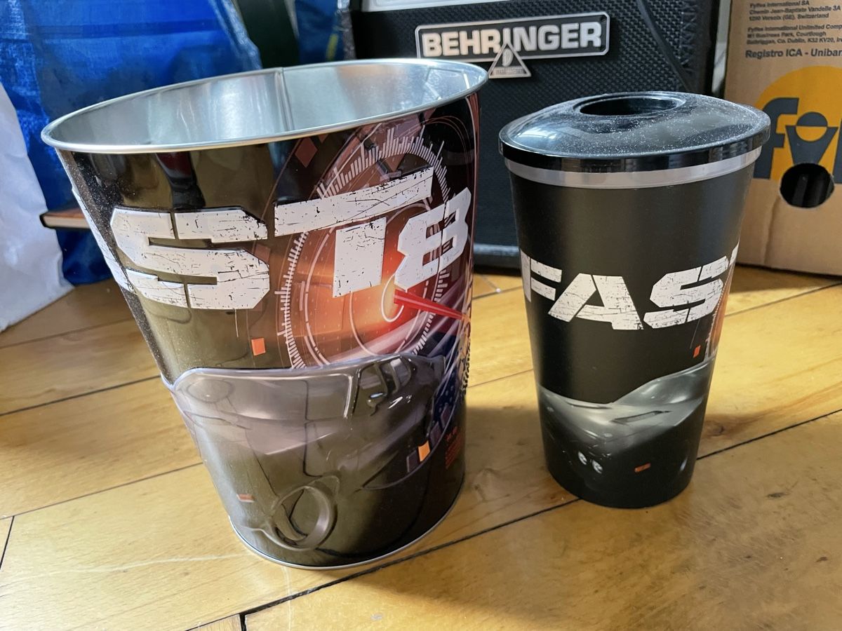 Recipients et similaires: Fast & Furious 8 Becher und Eimer Set – D'occasion à St. Gallen par luisel96