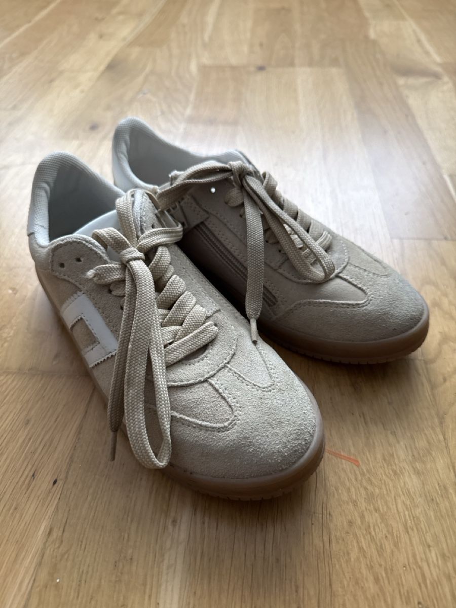 Schuhe für Jungen: Schuhset Grösse 36 – Gebraucht aus Grabs von dan_hcd5 2