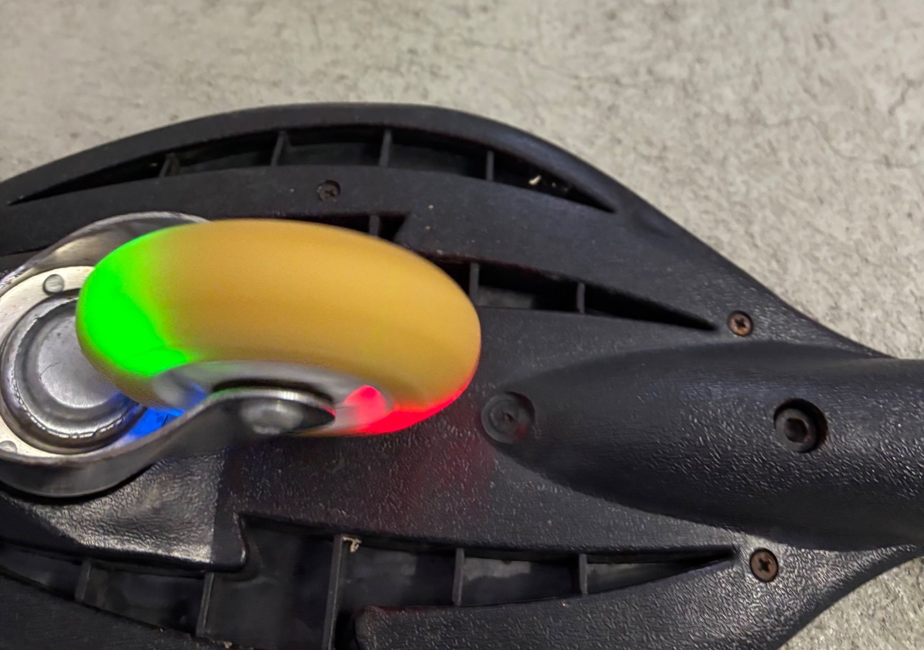 Skateboards: Waveboard Skateboard mit Lichtrollen – Usato da Sonterswil venduto da VD-Service 2