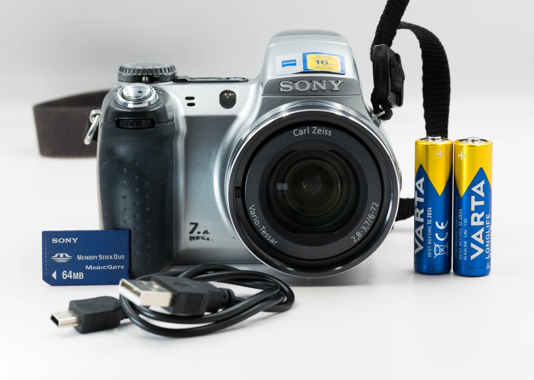 Sony Fotocamera: Sony DSC-H5 Digitalkamera / 12X Zoom – Usato da Thörishaus venduto da vintagger 1