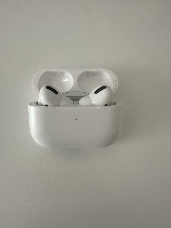 Apple Airpods Pro Gen 1 - Teildefekt (Defekt) in Bowil für CHF 21 – mit ...