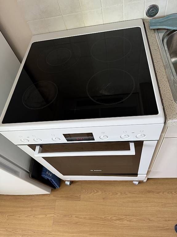 Fours: Four à vente Bosch avec pyrolyse – D'occasion à Genève par cyr_l8kw 1