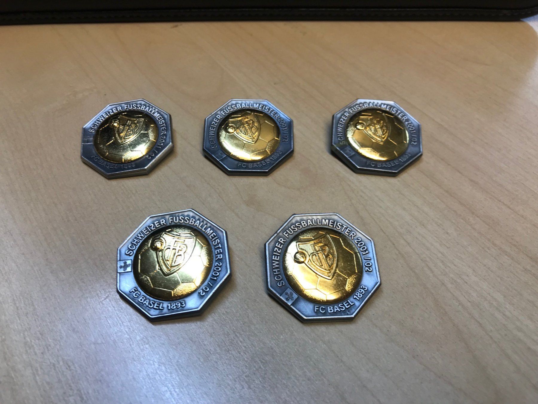 Medaglie: FC Basel Meister-Plakette 2001 / 2002 – Nuovo (secondo la descrizione) da Emmenbrücke venduto da DanielStulz62 1