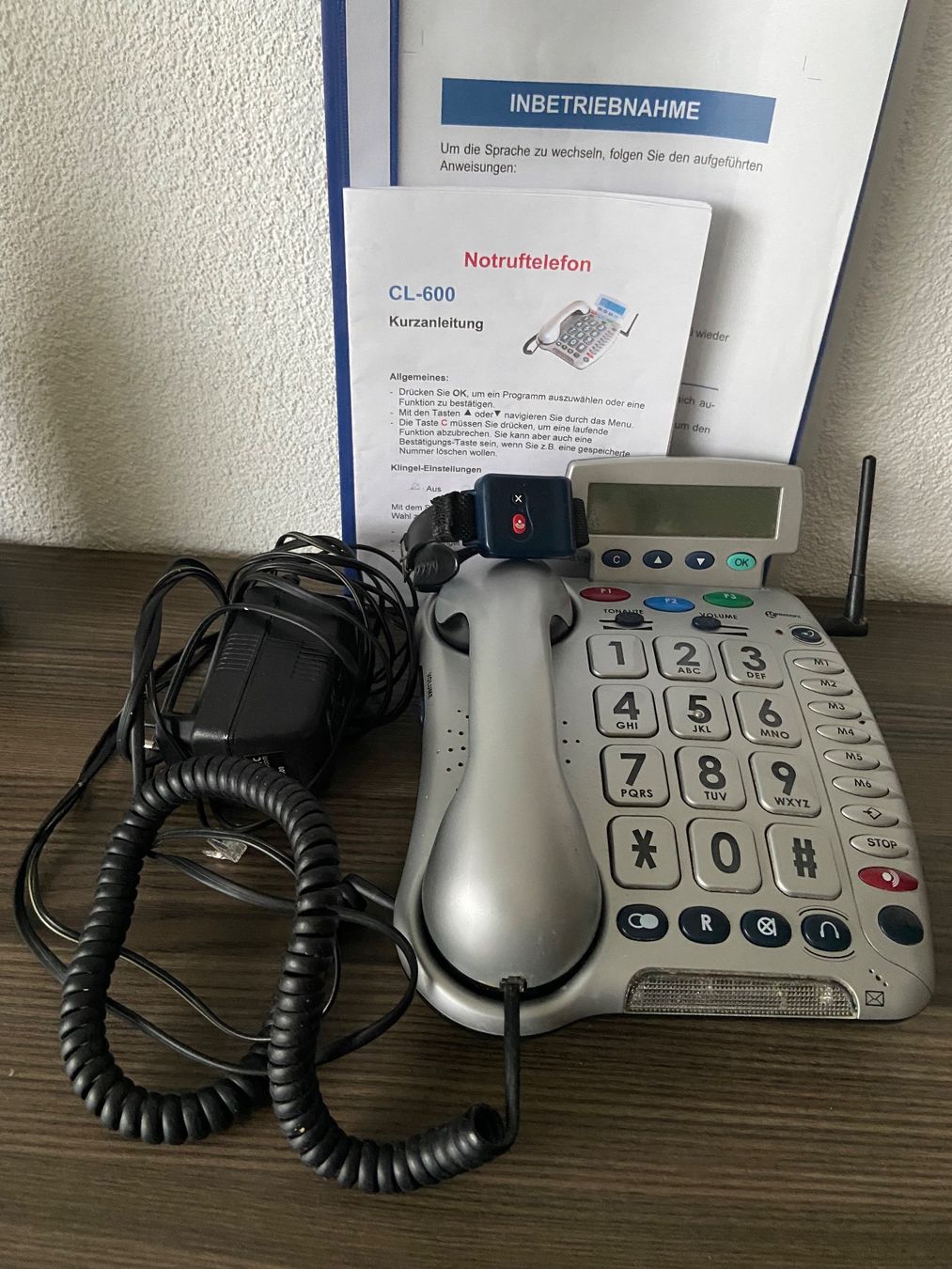 Telefoni: Notruftelefon CL-600 mit Armband – Usato da Oeschgen venduto da Gini2006
