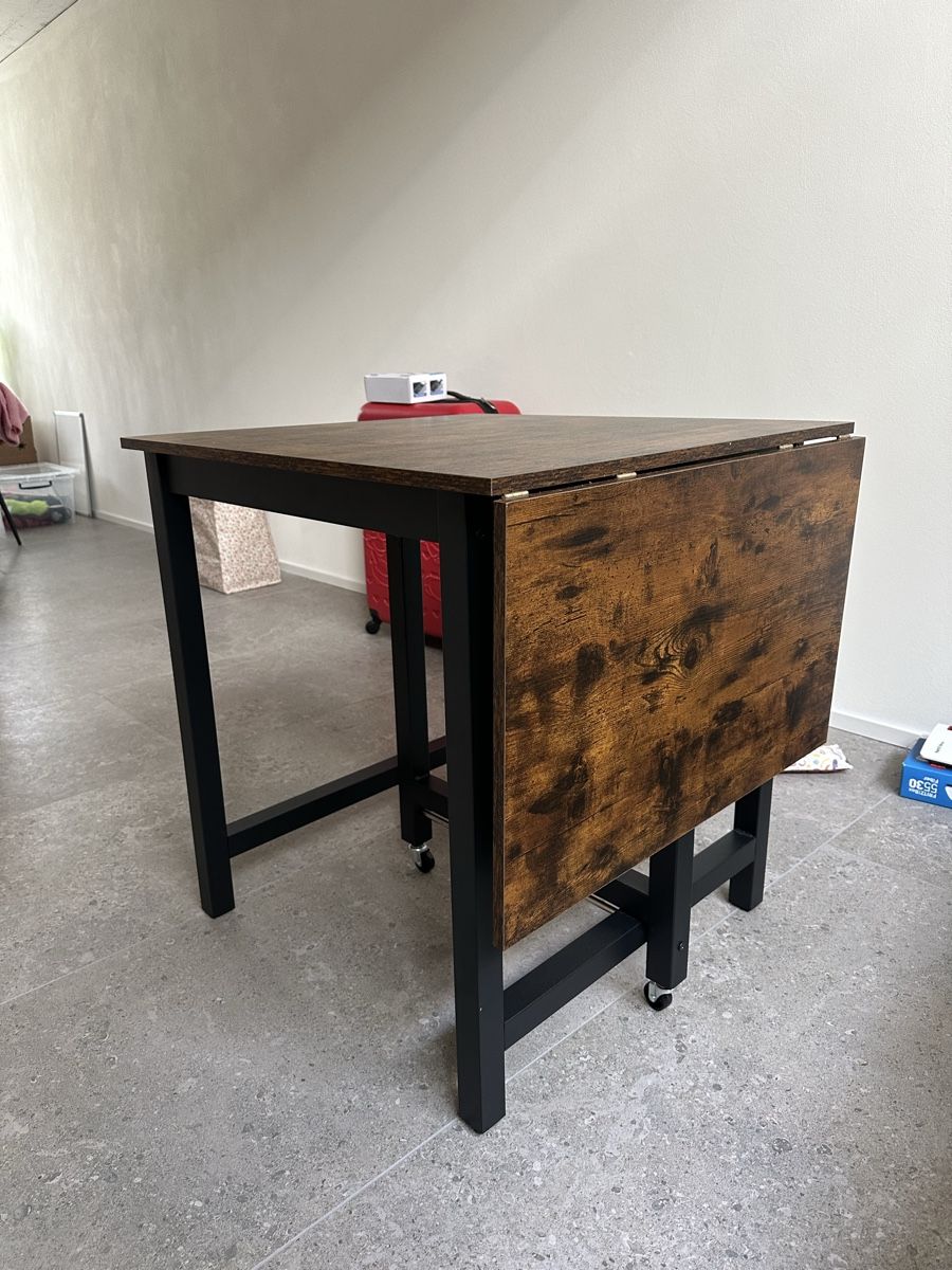 Tische: Foldable/Extendable Dining Table  – Neu (gemäss Beschreibung) aus Zürich von mag_5hxv