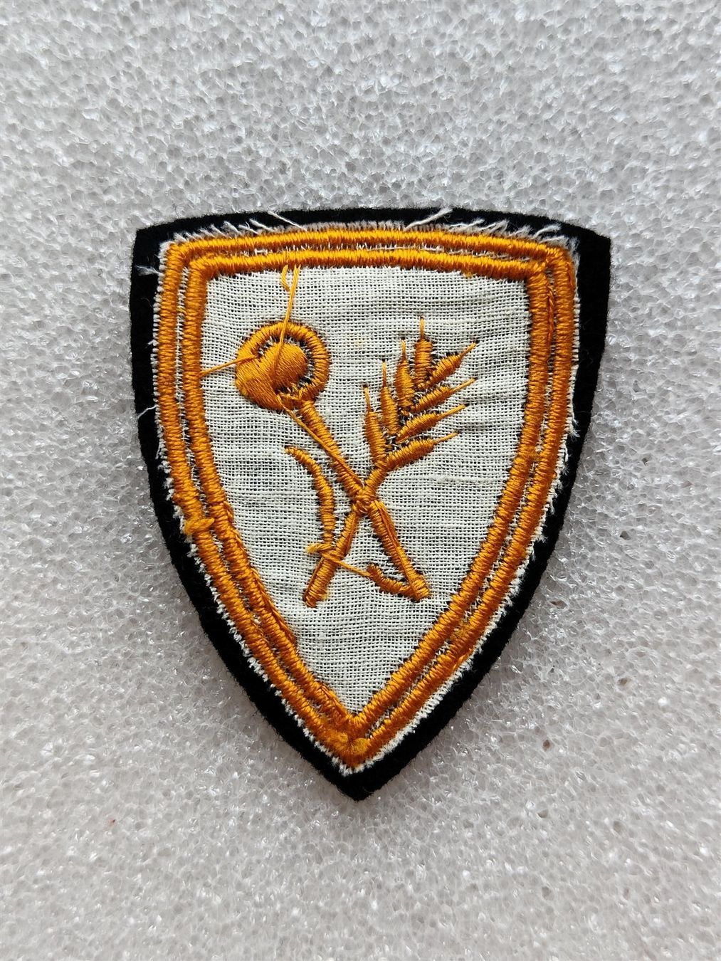 Schweizer Armee Plaketten & Abzeichen: Funktionsabzeichen Küchenchef 1968 Variante 1 – Gebraucht aus Bauma von SwissMilitaria 1