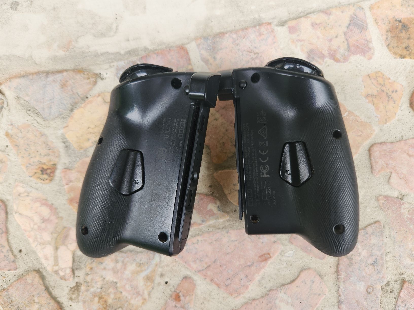 Nintendo Manettes: HORI Split Pad Pro Pikachu Switch – D'occasion à Tafers par whereyogamesat 1