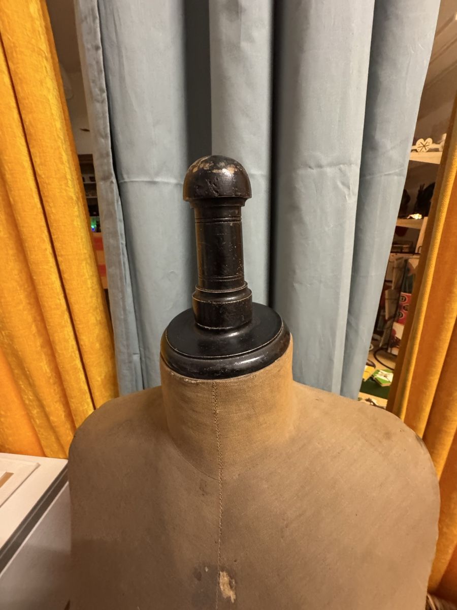 Allestimento di negozi e stand fieristici: Antike Schneiderpuppe 88/63/100 cm – Usato da Esslingen venduto da Takayama25 1