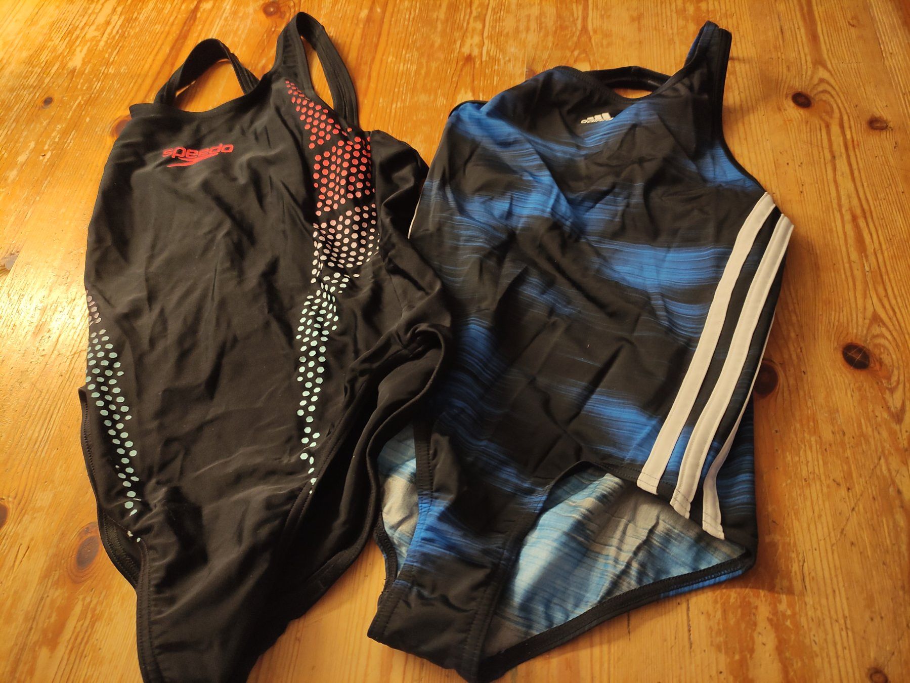 Speedo Costumi da bagno & Bikini: 2 Schöne Badkleider – Usato da Mümliswil venduto da Andreablaukatze 1