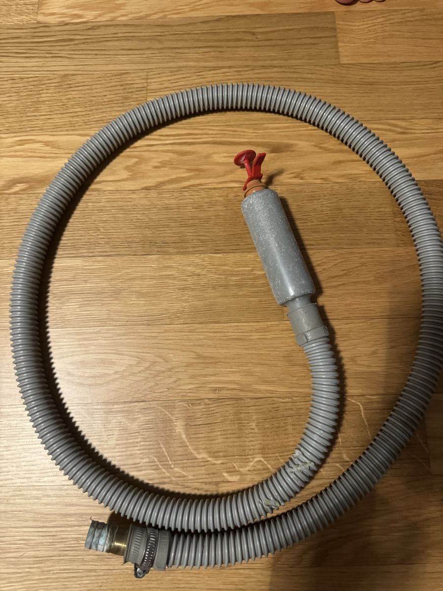 Tubi & Tubi flessibili: Abwasserschlauch mit Pumpe grau – Usato da Dielsdorf venduto da nad_r69c 2