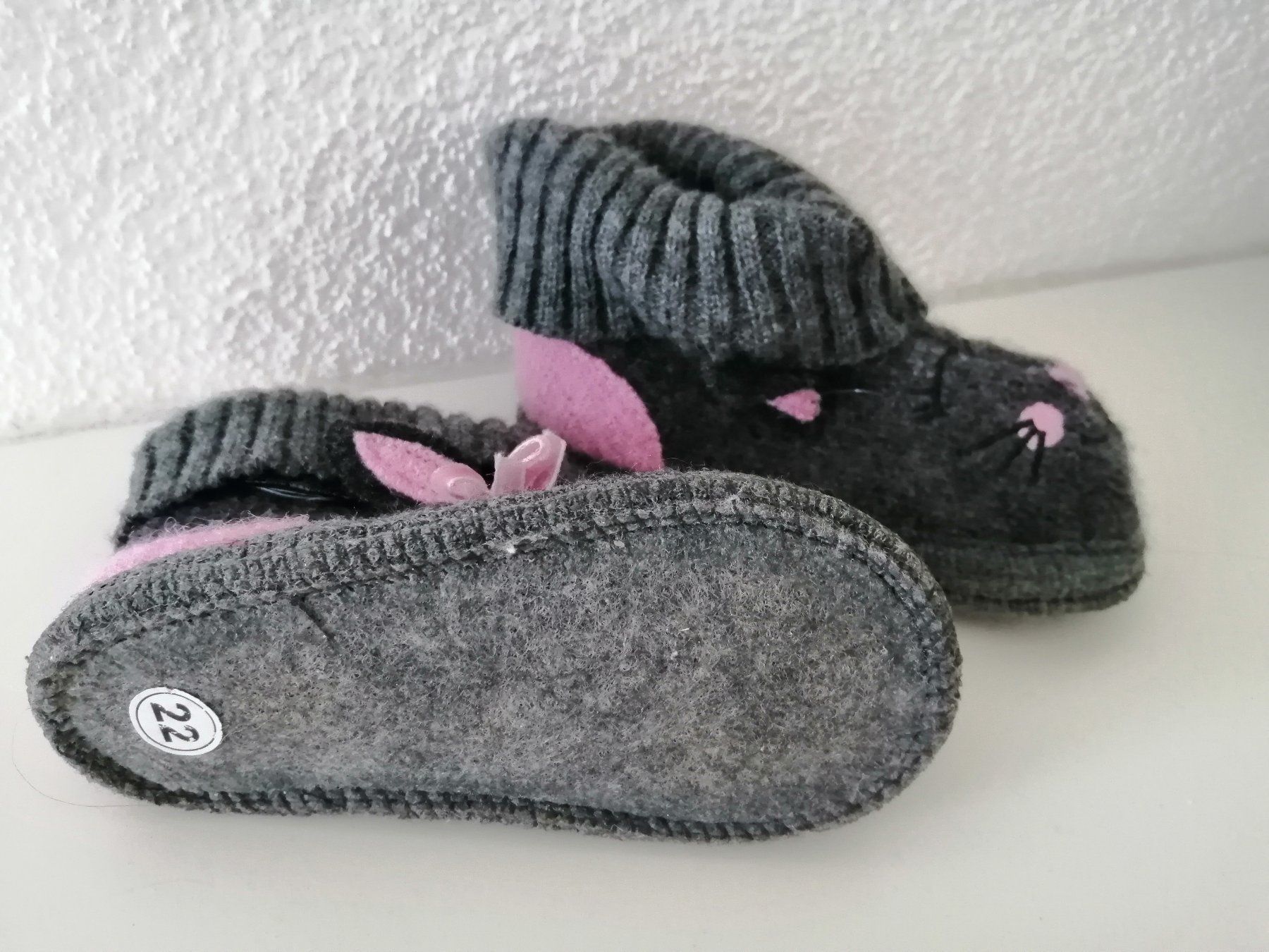 Scarpe per ragazze: Hausschuhe Katze warm Mädchen Grösse 22 NEU – Nuovo e nell'imballaggio originale da Aeschi (SO) venduto da clementinli 2