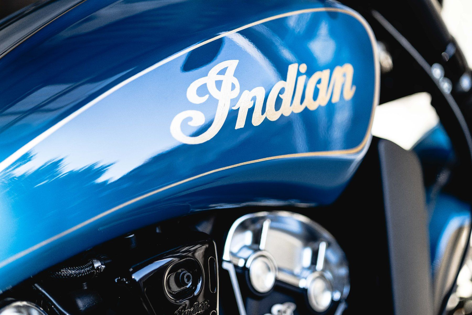 Indian Motorcycle Chopper: Indian Motorcycle & Sternschnuppe - Scout Bobber – Neu und originalverpackt aus Zürich von  2