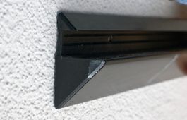 3 schwarze Regalbretthalter mit Dübel & Schrauben gebraucht