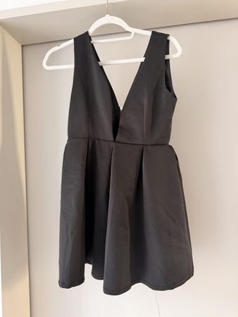 Schickes, schwarzes Minikleid - ideal für den Sommer!