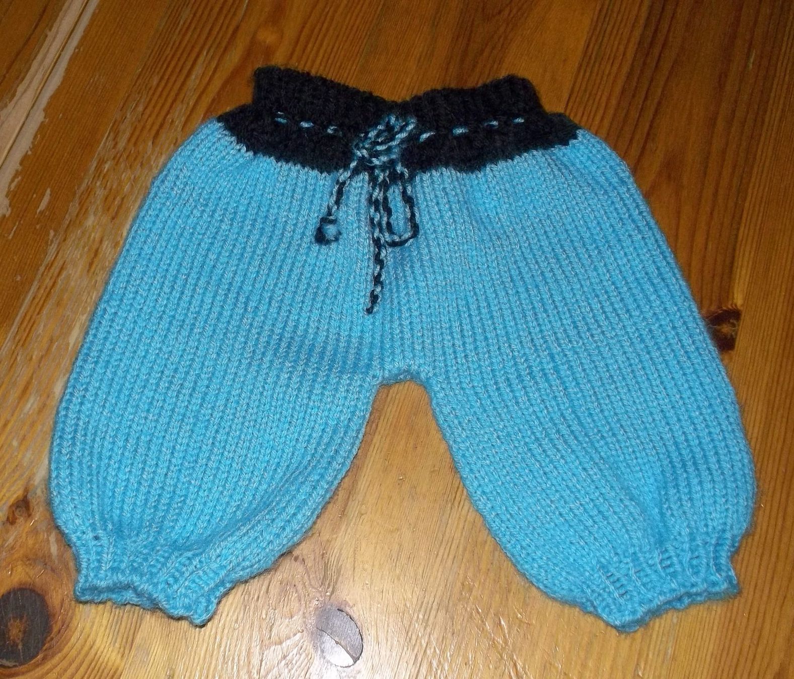 Bambole: selbst gestrickte Puppenkleider - Pullover, Hose, Kappe – Nuovo e nell'imballaggio originale da Kaltbrunn venduto da Cindy99 2