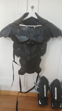 Batman Brustpanzer und Armschohner Cosplay grösse L