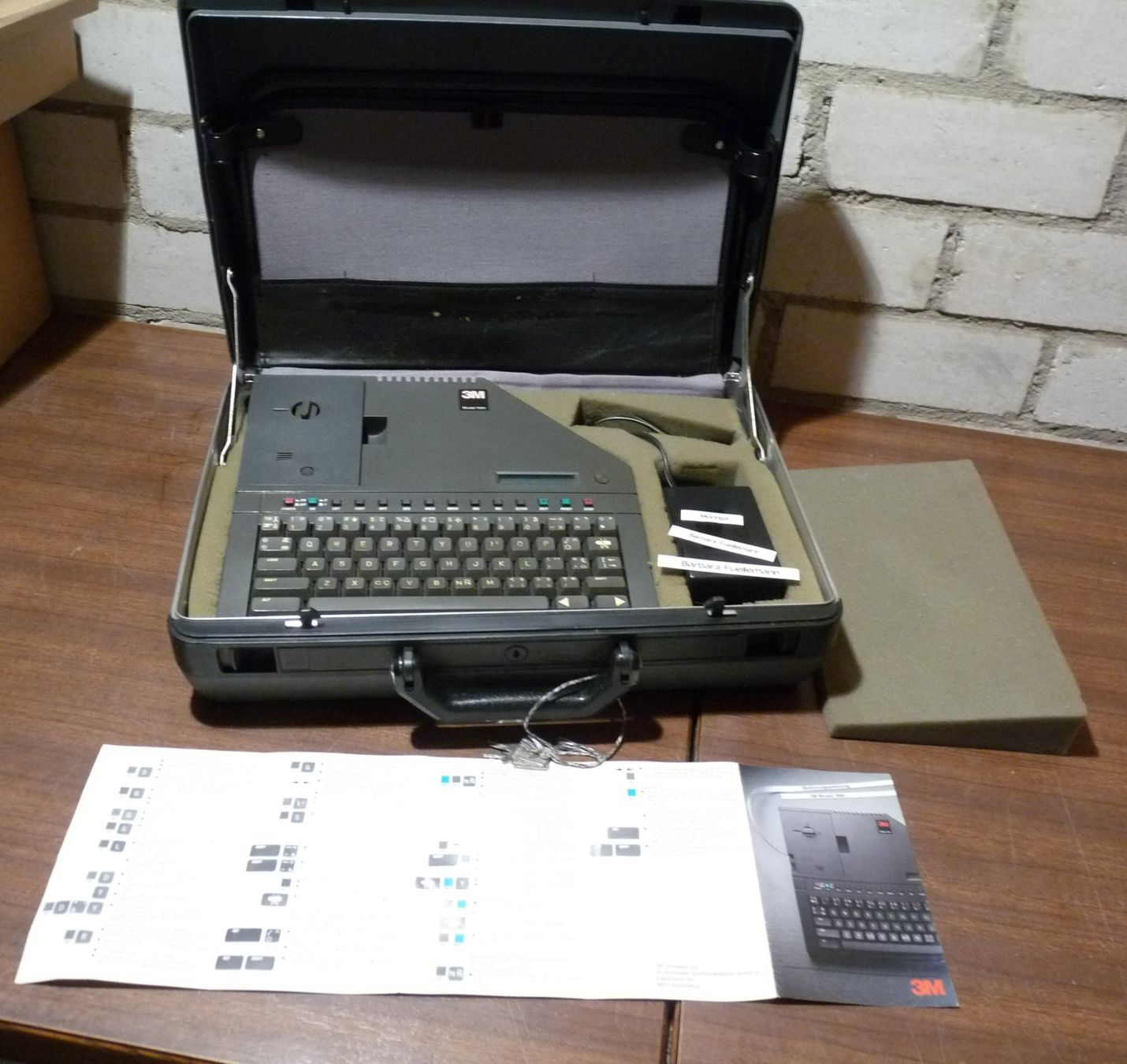 Machines à écrire: Schweizer Armee Beschrifter 3M Modell 1990 – D'occasion à Huttwil par mof_8dpq