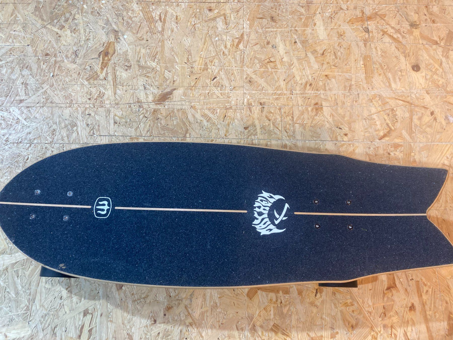 Skateboards: Skateboard / Curfboard / Fishboard – Usato da Alterswil FR venduto da Blackfisk 2