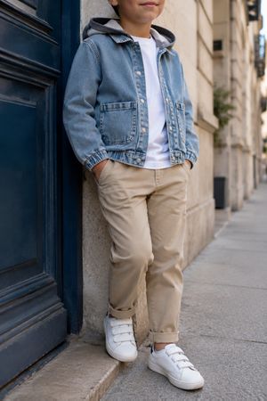 VESTE EN JEAN À CAPUCHE POUR ENFANT