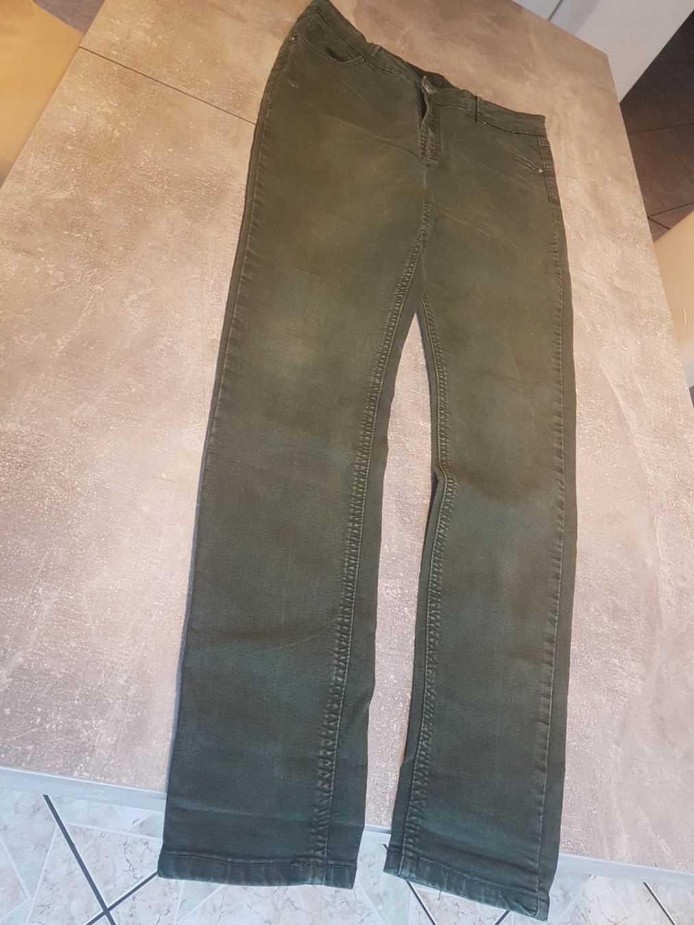 Jeans: Pantalon vert olive taille L marque Chicorée 76% coton – Usato da Villiers venduto da san_jn5w 1