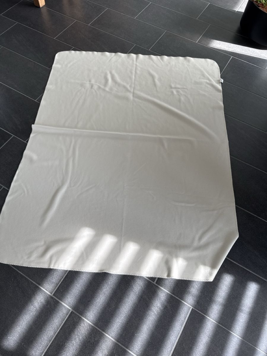 Bettwäsche: Fleece Decken Set 4 Stk. verschiedene Farben gebraucht – Gebraucht aus Birmenstorf AG von BIGD78 1