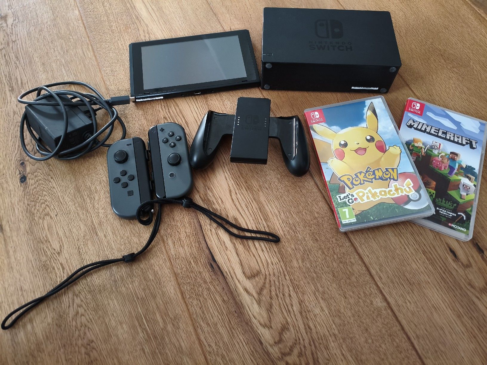 Nintendo Console: Nintendo Switch inkl. Controller + 2 Games – Usato da Kölliken venduto da Doron01